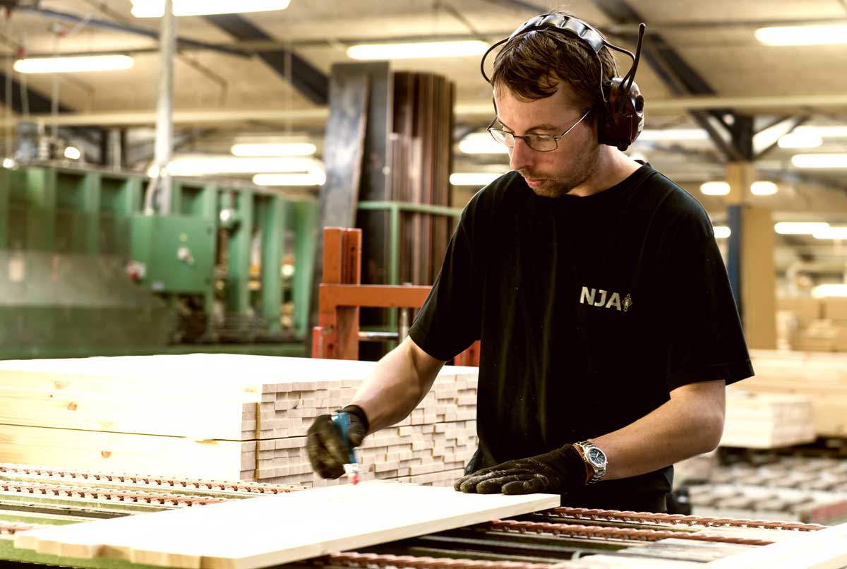 NJA Furniture Kong Gulerod Reklamebureau